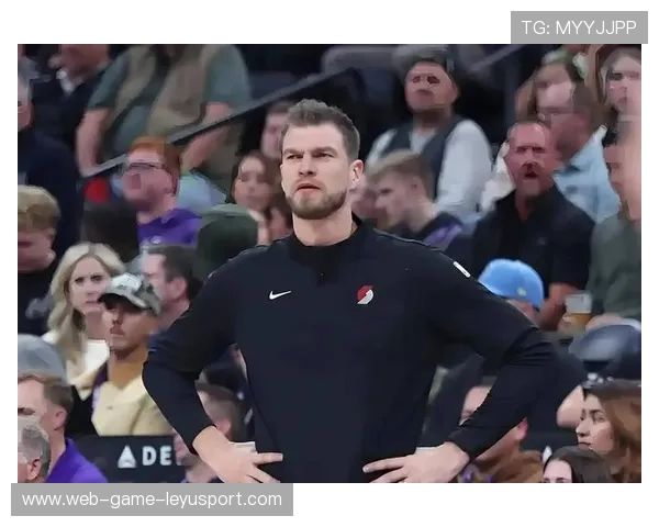 开拓者垃圾时间惊现新神投，教练决策引热议