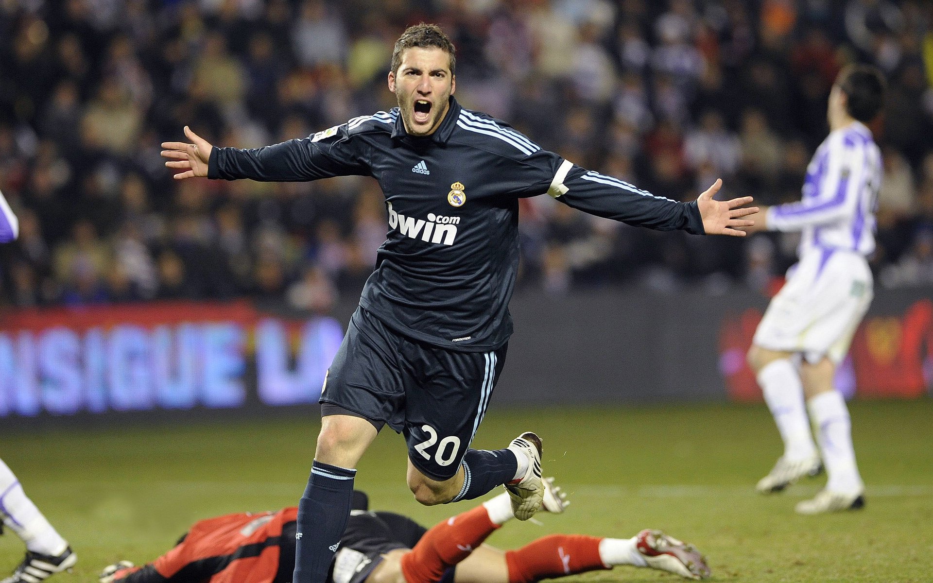 乐鱼平台-查尔莫斯短自再夺金牌，查尔莫斯什么水平